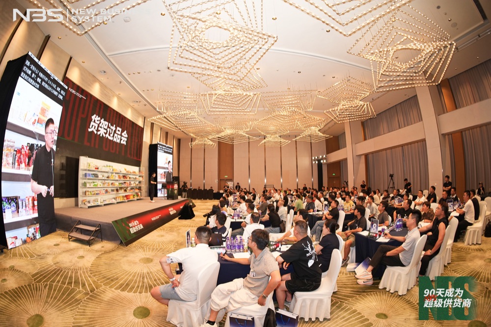 学员在课堂现场参与货架过品会